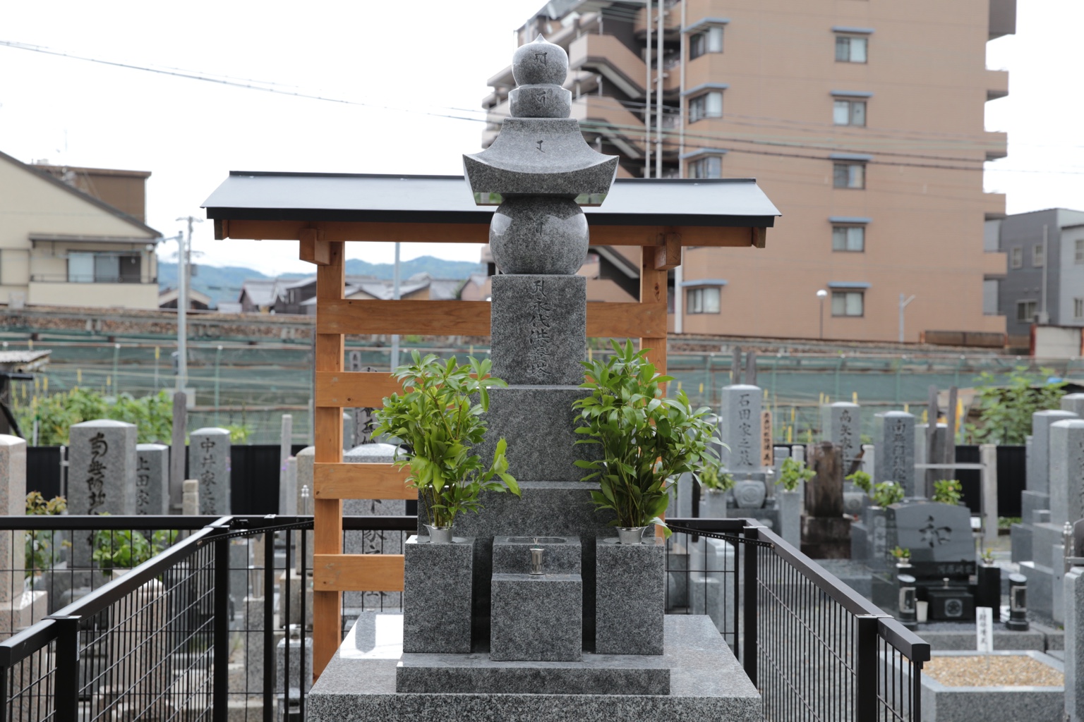 向島西堤共同墓地の永代供養塔